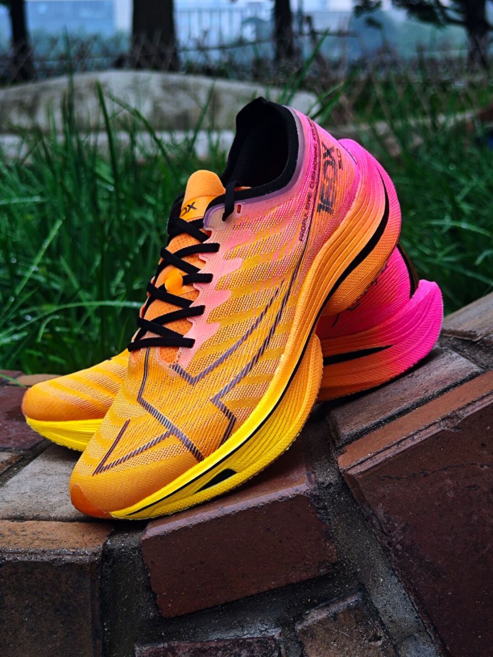 特步160x5.0 是你下半年期待的竞速跑鞋么? 反正我先上脚了.