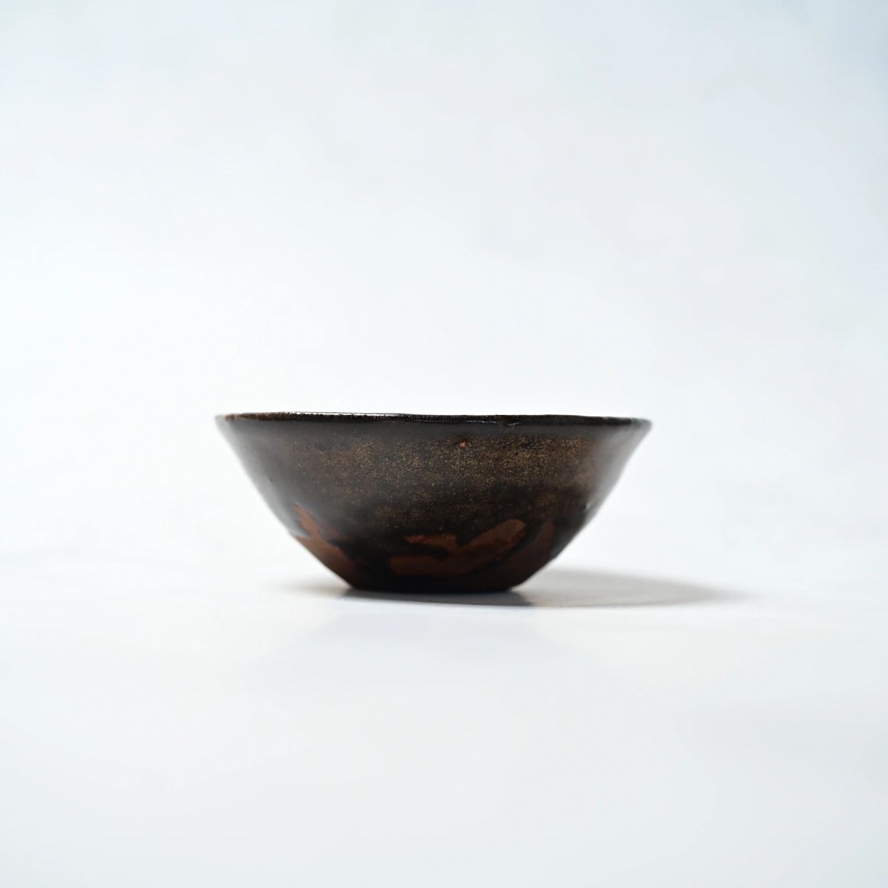 宋建窑黑釉卧足灯盏 钵形盏 卧足 宋代建盏 口径9.6cm,高度3.6cm.