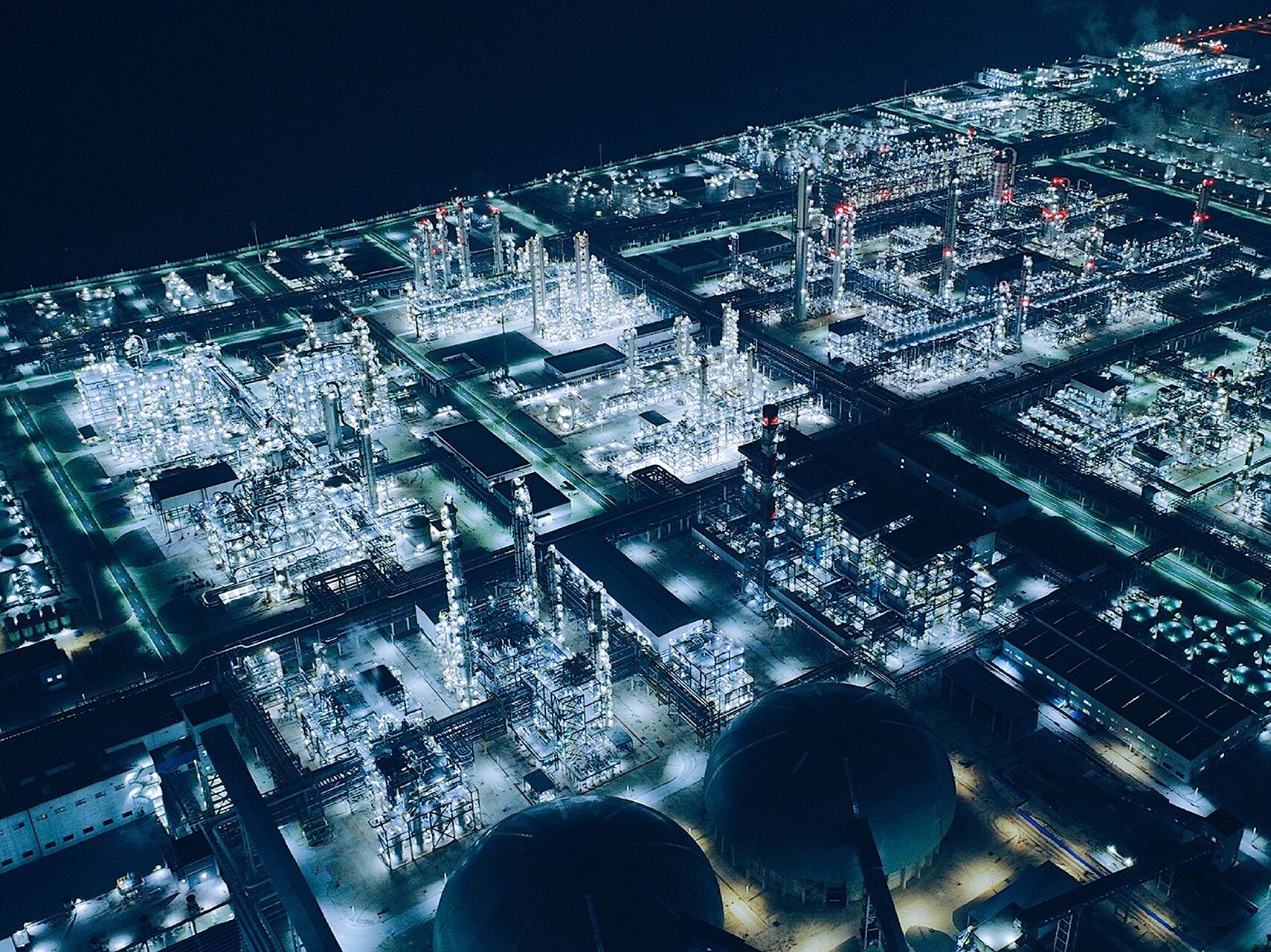 宁波镇海炼化夜景 舟山返甬途中有被镇海炼化的夜景惊艳到 择日便驱车