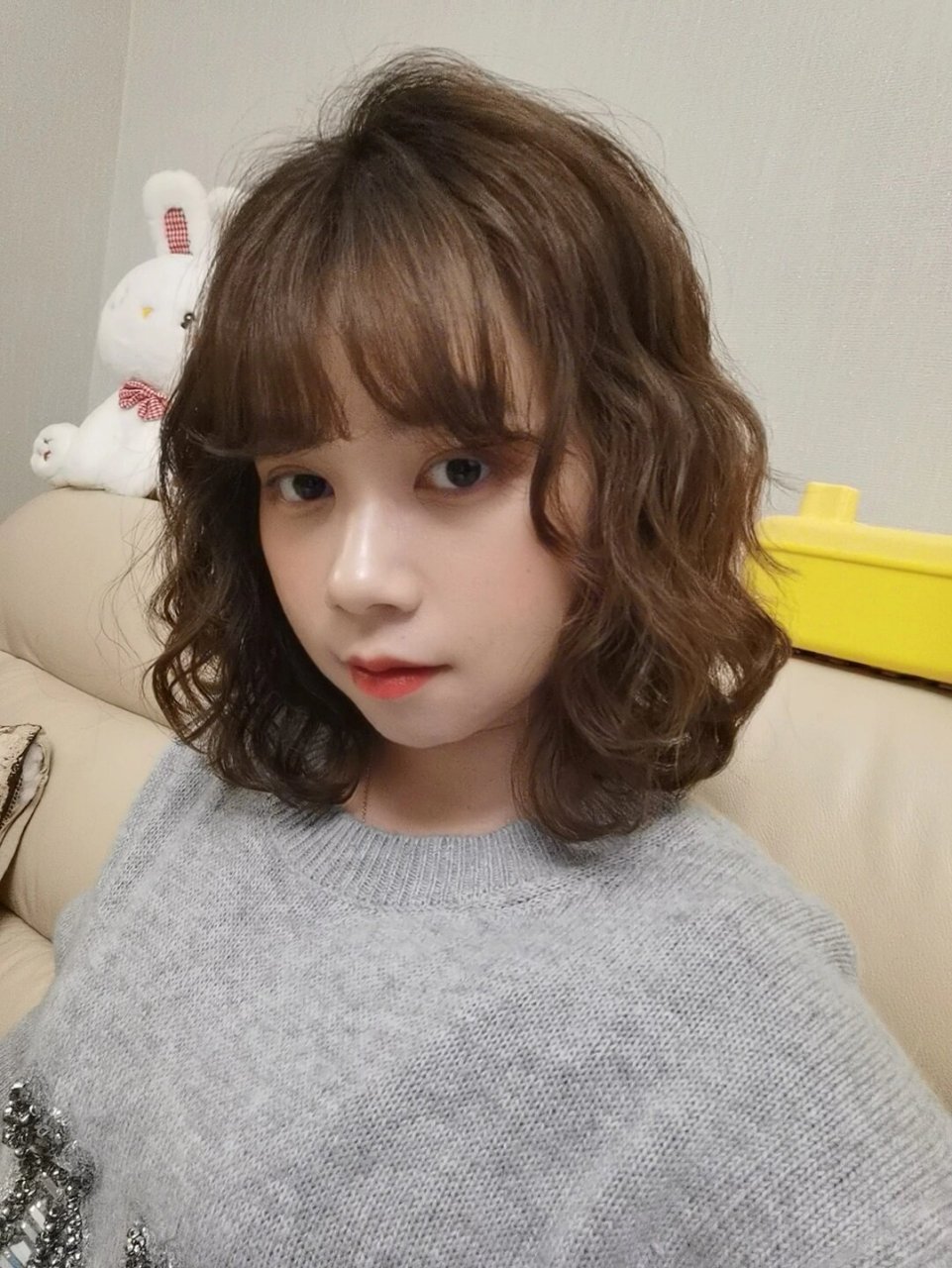 终于学会自己打理短卷发 心血来潮烫了个法式短发蛋蛋卷,感觉这发型