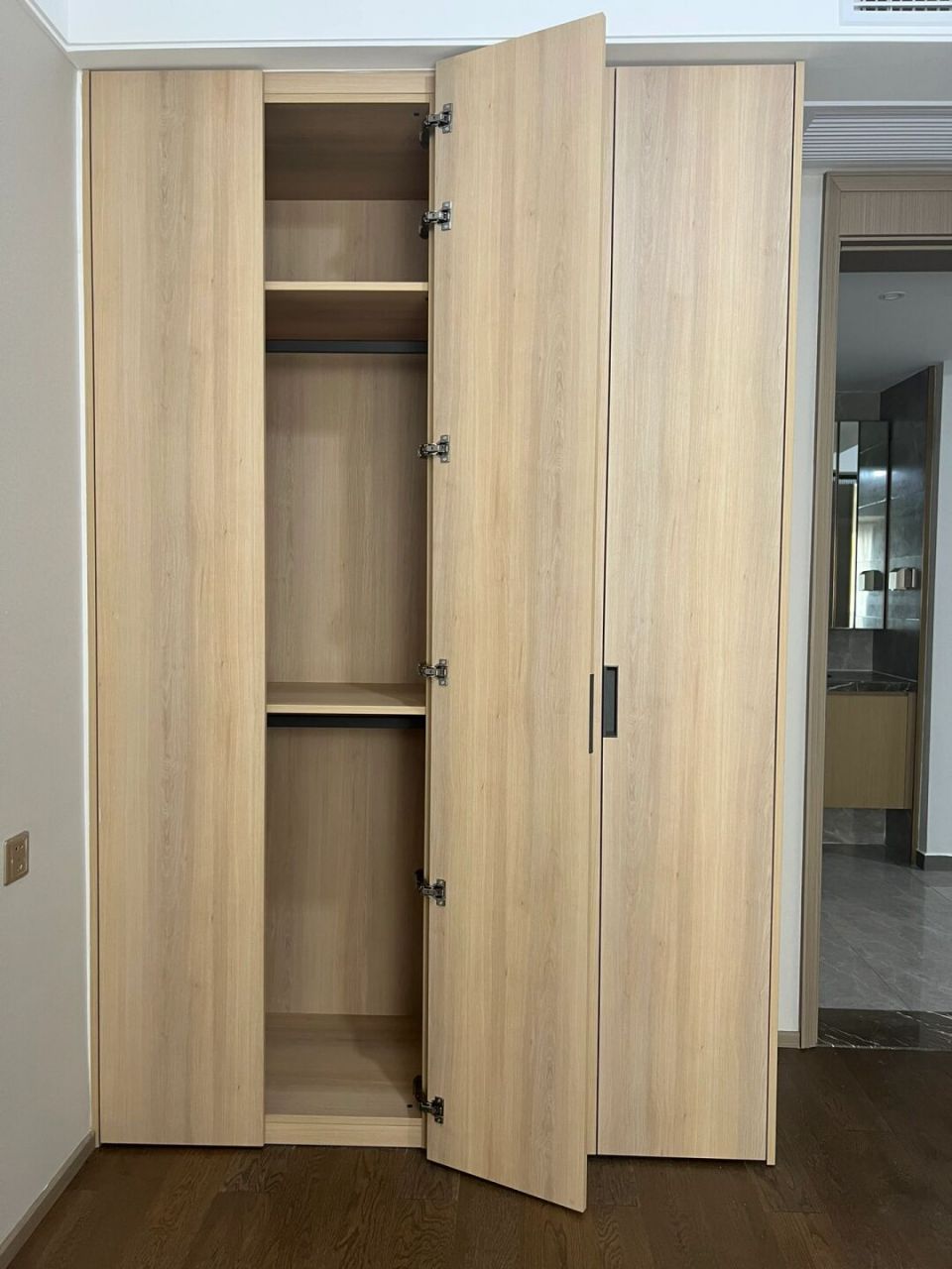 简简单单一个衣柜 木纹赢了#意白美学定制