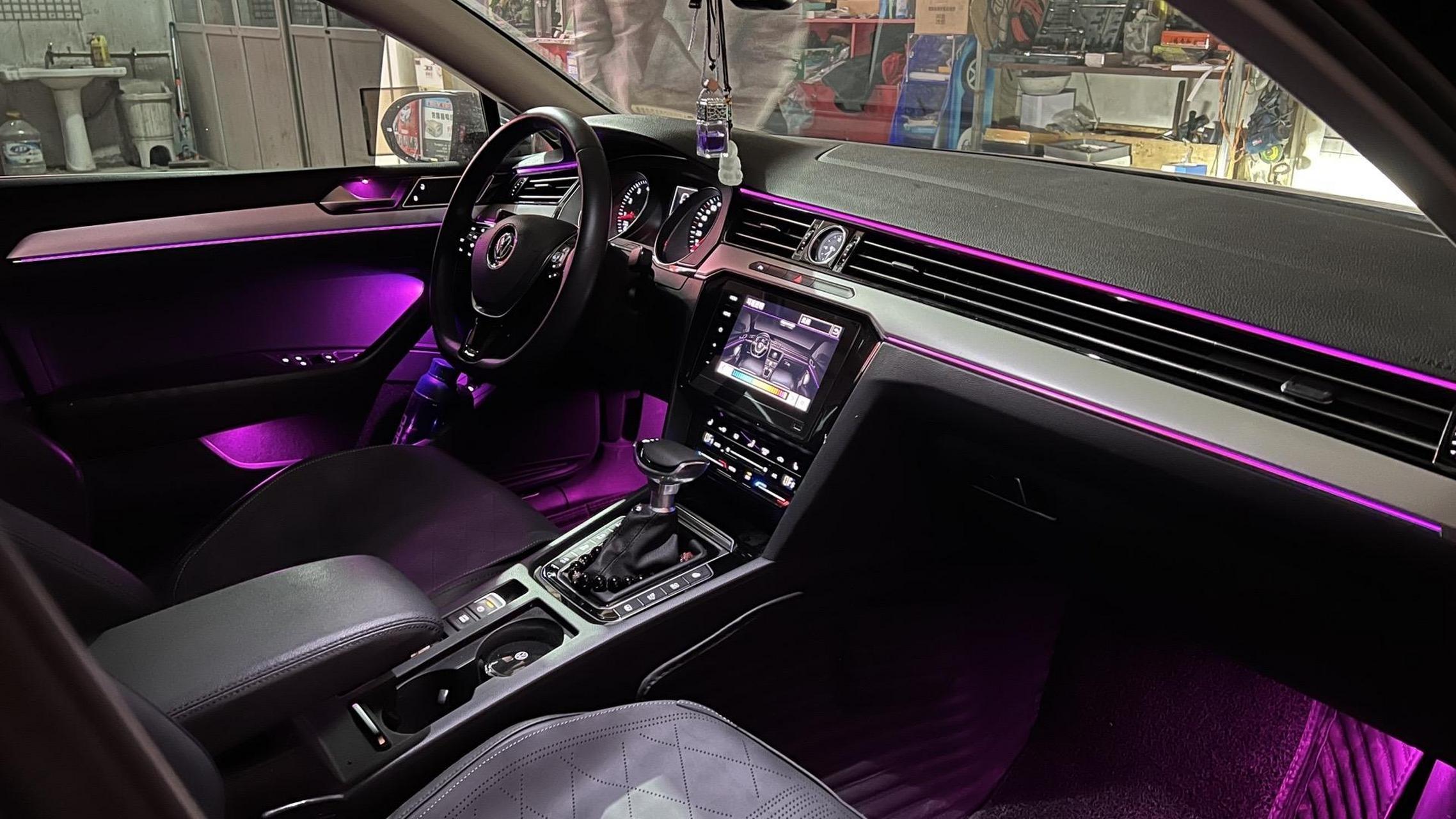 迈腾b8升级全车三十色氛围灯改装案例,中控屏控制调色支持呼吸渐变