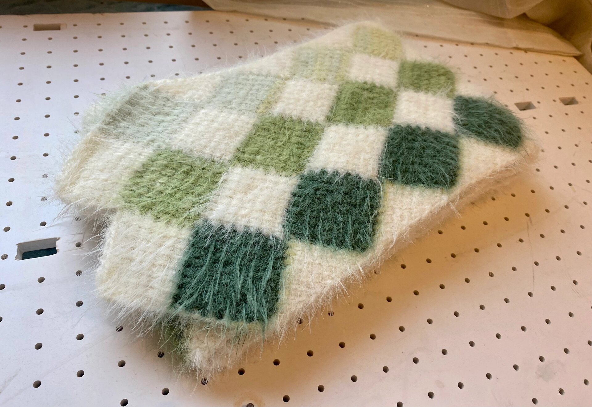 【菱格】阿富汗钩针围巾 这团绿野仙踪真的,它有一个线头 但是这个线