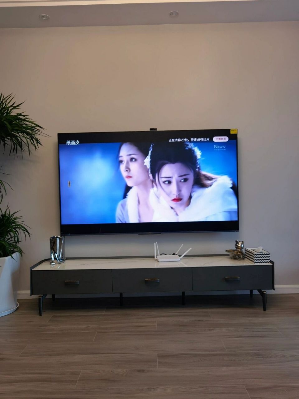 当75寸创维撞上2米电视柜!