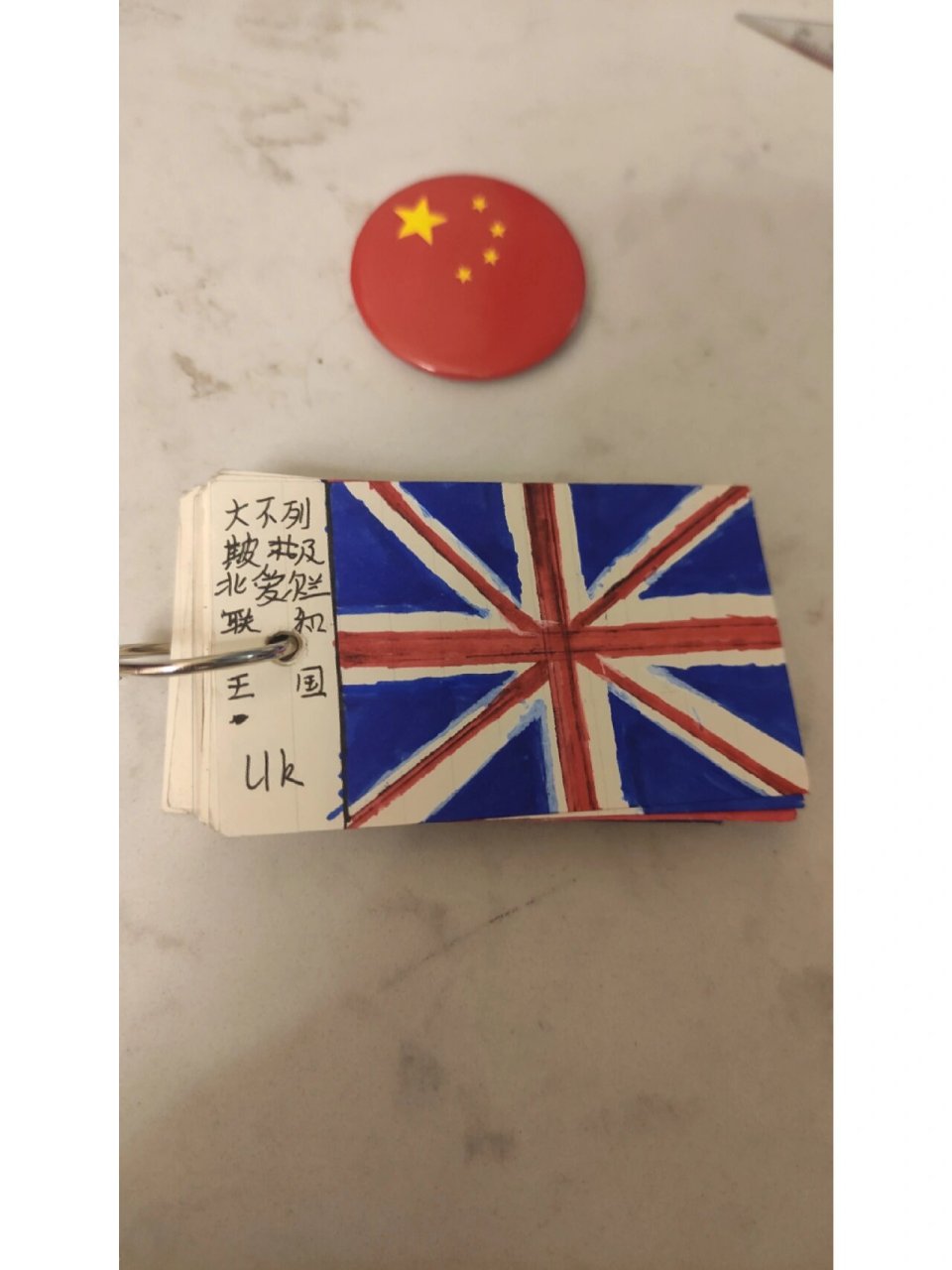 手绘国旗之五常 由于五星红旗太难画了,所以找了一个国庆节发的徽章.