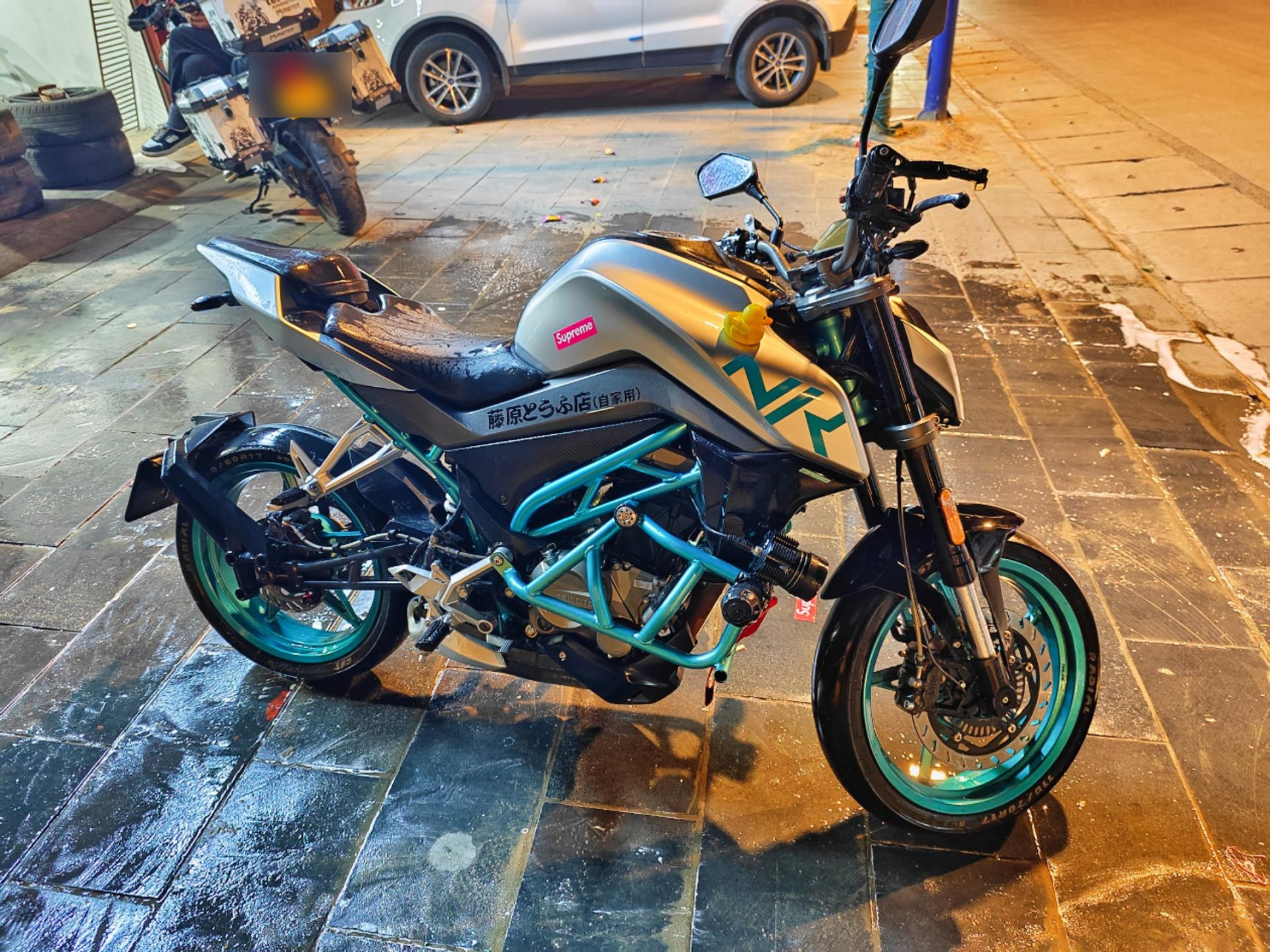 最新到货,20年春风nk250高配版,带abs,个人一手户,仅仅行驶了17,000