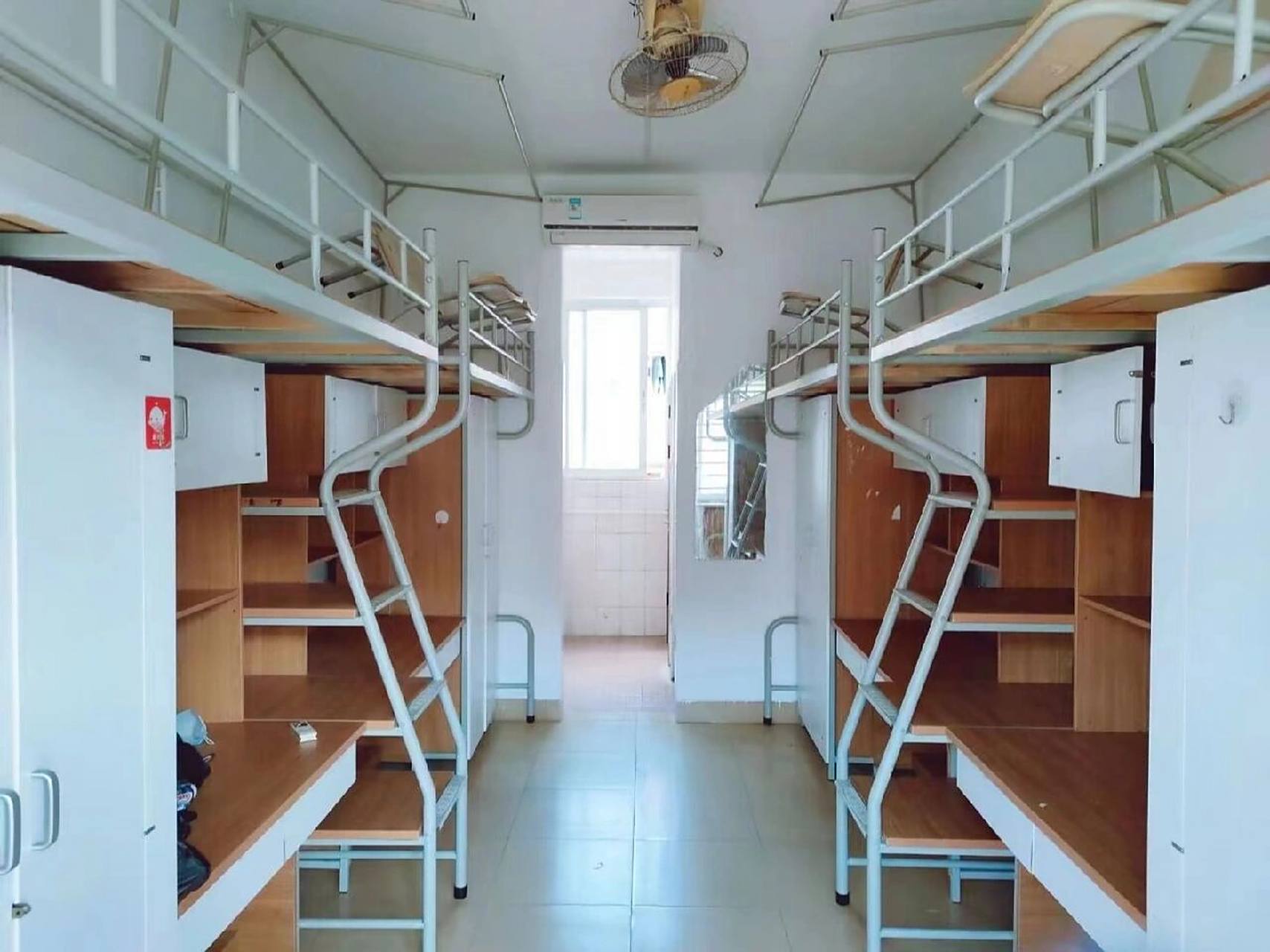 华侨大学四六人间宿舍 椅子学校只提供最开始的塑料凳子哈