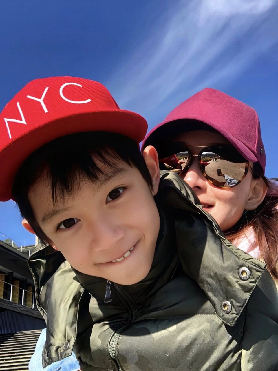 胡静儿子也太帅了吧,完全遗传了妈妈的高颜值