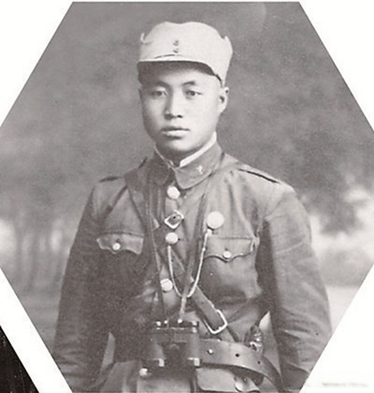 王玉清,贵州黔西人,1940年10月入党,历经土地革命战争,抗日战争,解放