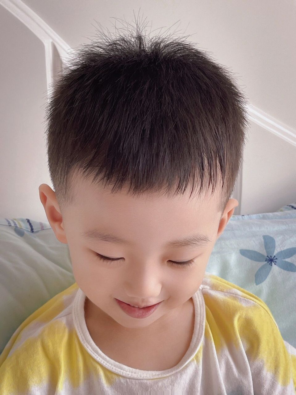 其实我觉得更像王安宇和杨洋那样的寸头 帅气