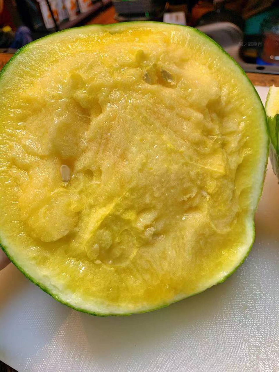 南昌水果 特小凤黄肉西瓜 皮薄肉多,果肉金黄,香甜又多汁,甘甜美味