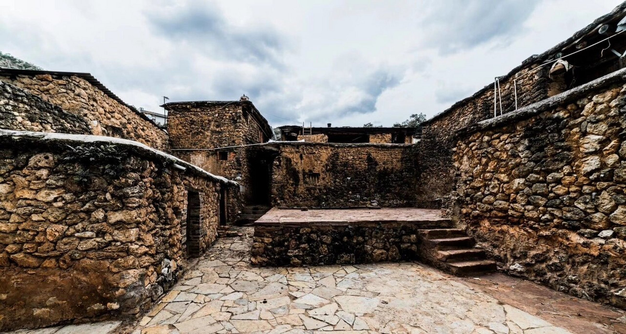 石屏化石村 这是一个山比天高家比山老的地方——石屏县牛街镇老旭甸