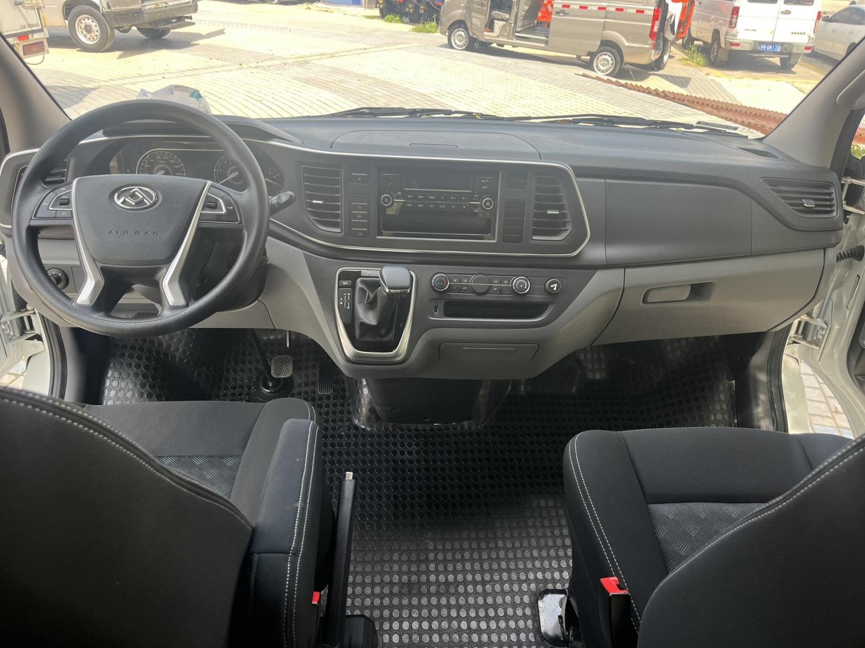 8万公里 大通v80plus短轴低顶,自动高配,66615座1.