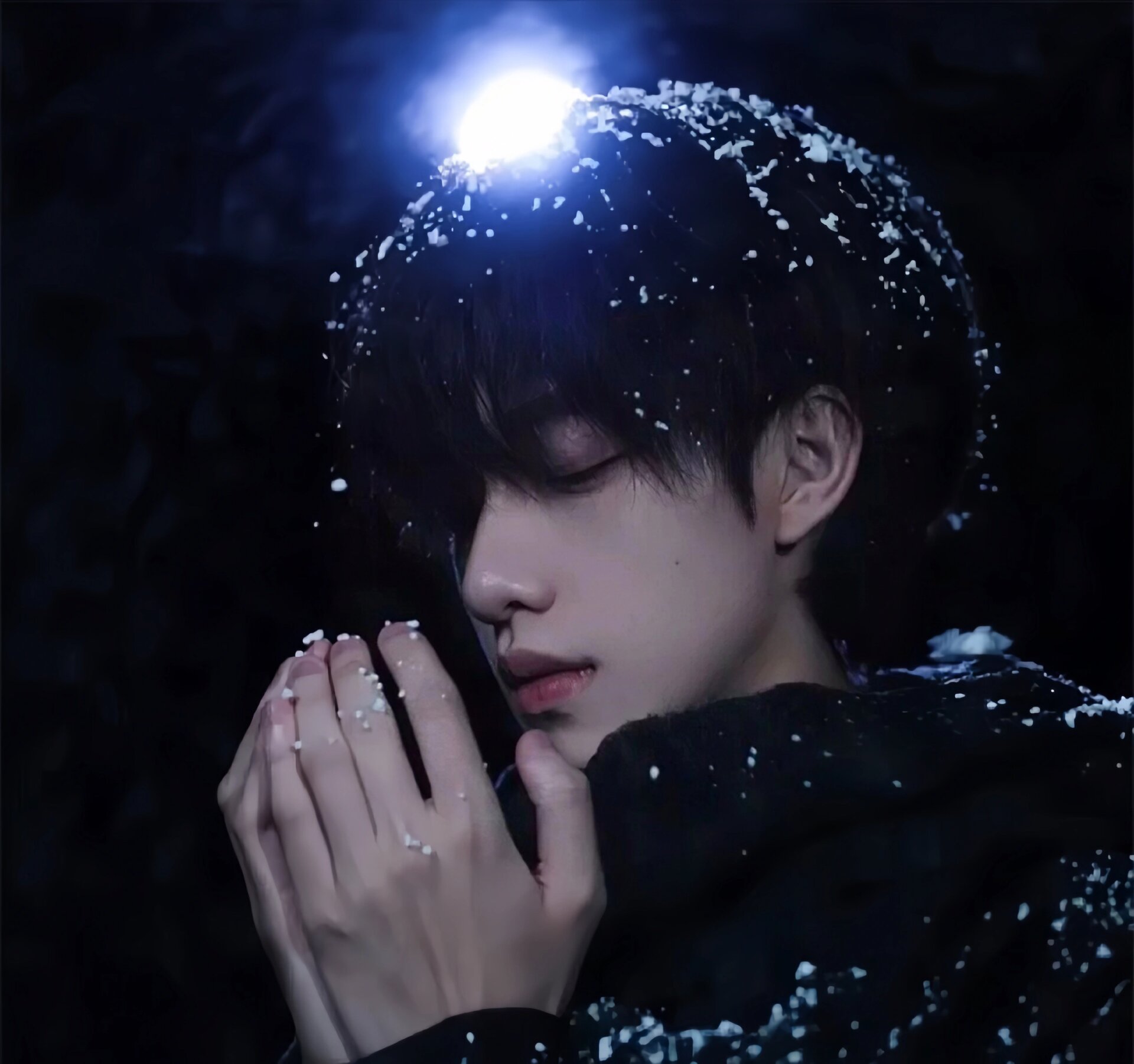 适合冬天的男生头像