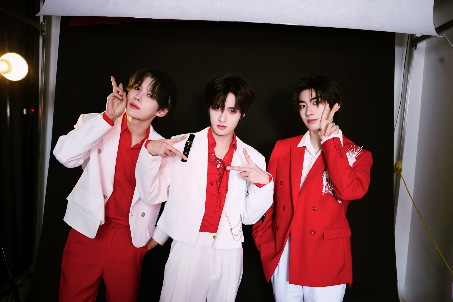 enone超话#春节搭子##红红火火闹新春#  大年初二,新岁维祺,幸福在侧.