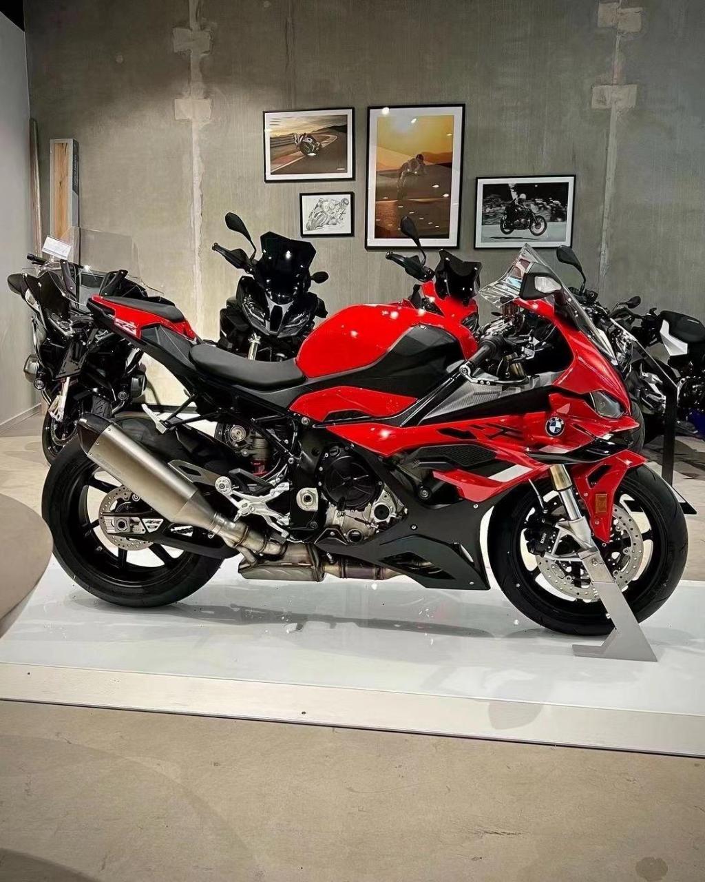 全新bmw s1000rr竞速版,原价253900,拼手速价20