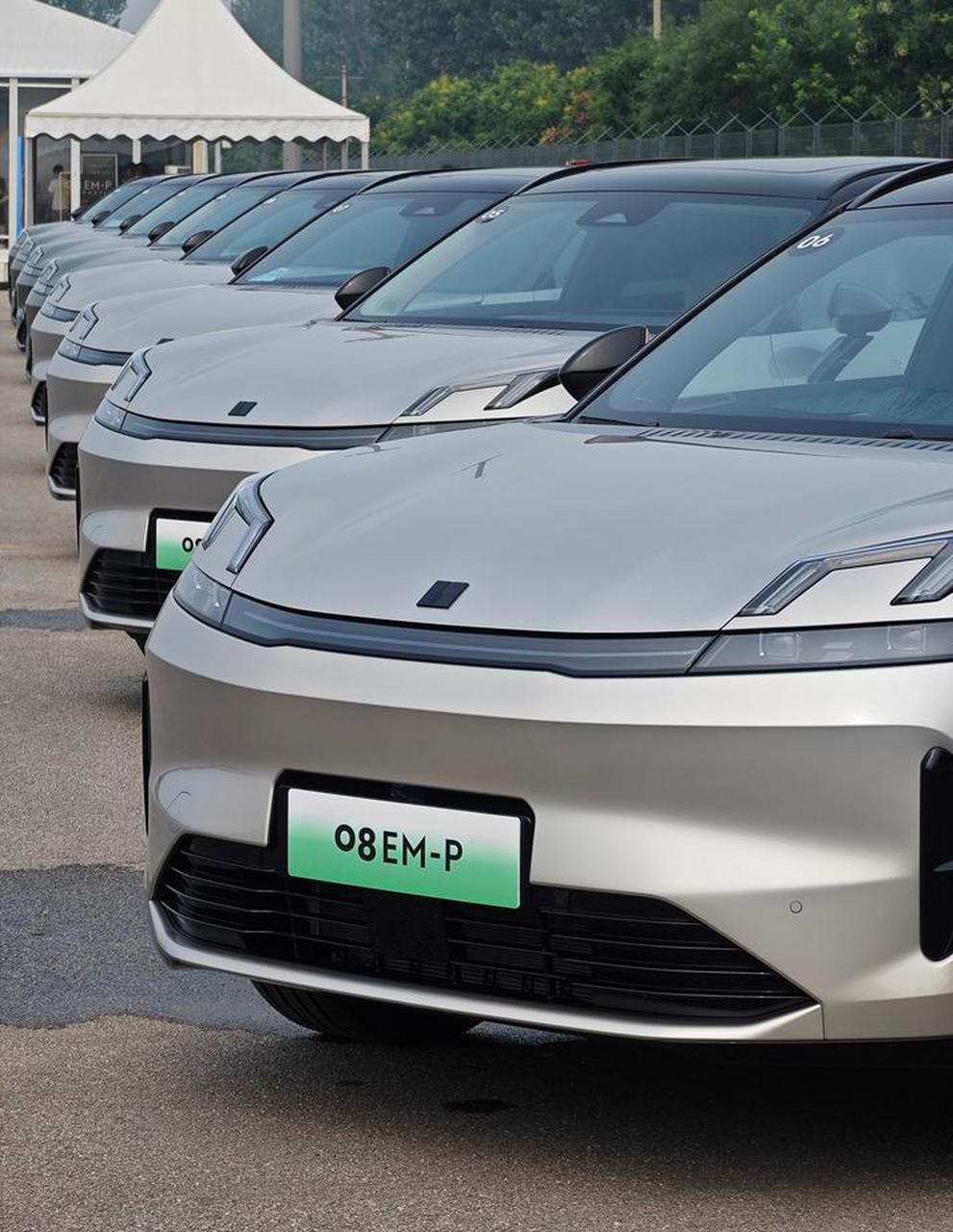 (图片源自极速拍档-jacky) 不过,领克08这上市节奏太拖沓了,等不了