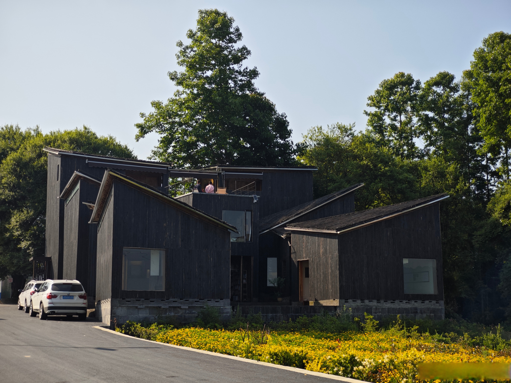 与众不同 【高黎贡手工造纸博物馆】云南省腾冲市新庄村的田野旁,造型