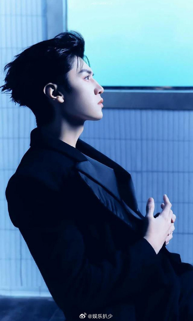 陈哲远这组照片有点"蔡徐坤"风,是怎么回事?[三哈]