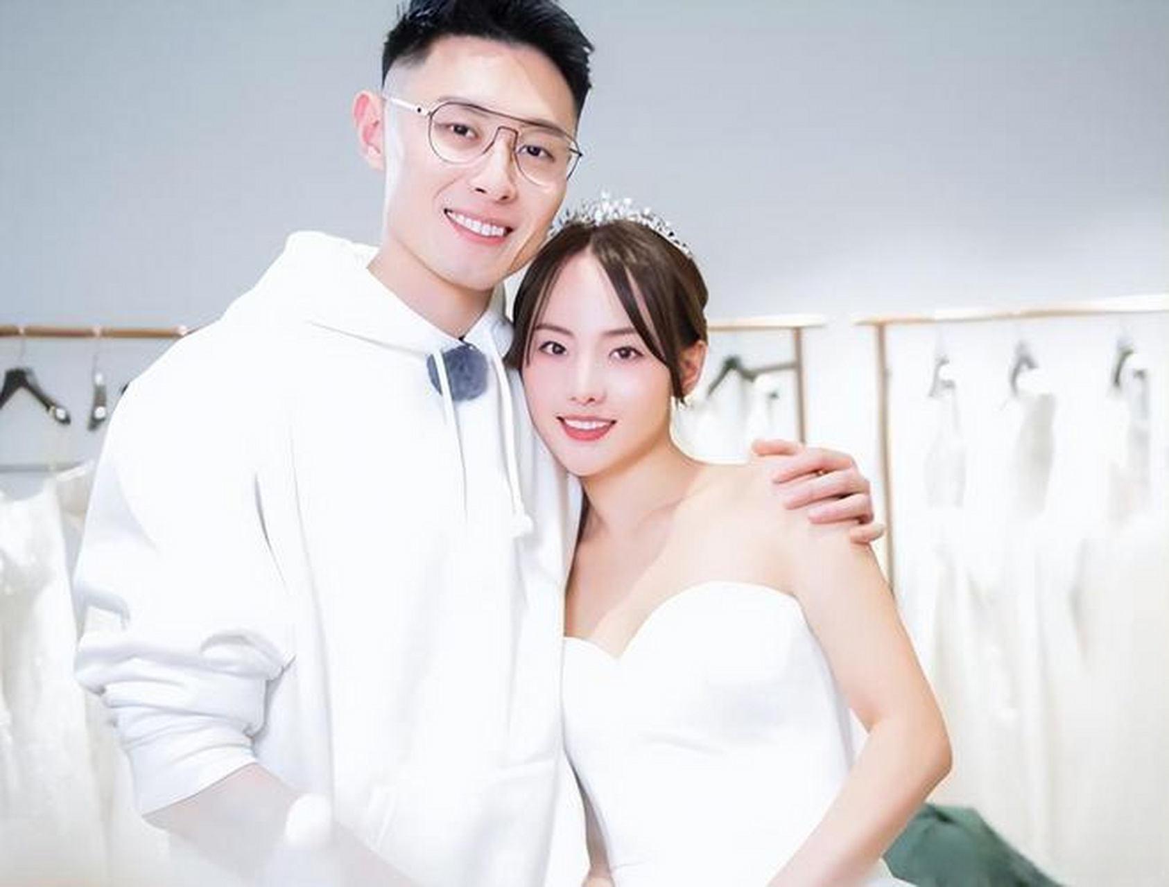 【买超公司拒付尾款被判赔21万】张嘉倪老公公司拒付尾款被判赔企查查