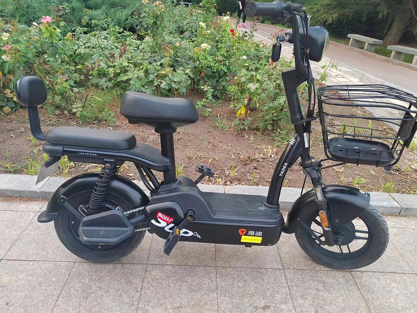 雅迪小金鼠电动车,48v12a锂电池,轻便好骑 雅迪小金鼠电动自行车,48v