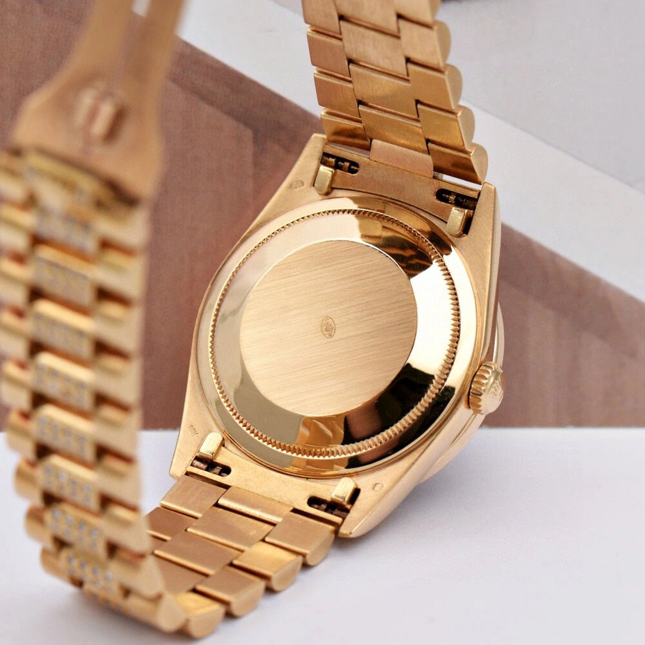 劳力士 星期日历型 自动机械男表 型号:18238后镶钻满天星 材质:18k