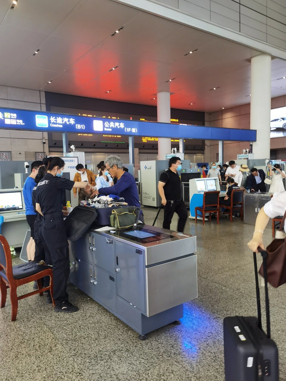 很久没做过高铁了,今天带了日常用品过安检,被告知雅漾喷雾超过15mll