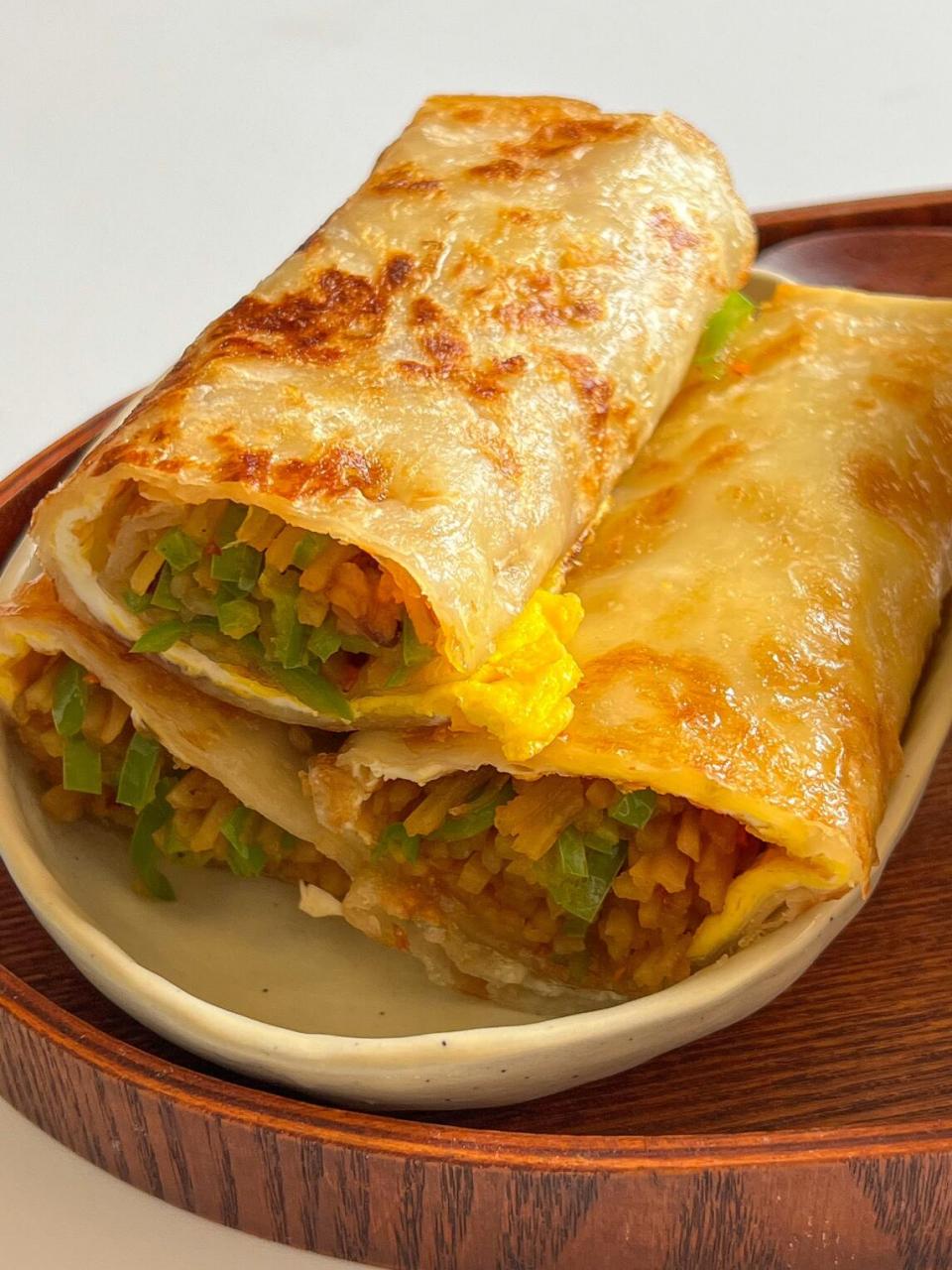 今日份早餐🥣 土豆丝手抓饼 杂粮粥 	 #一人食吃什么# #杂粮粥