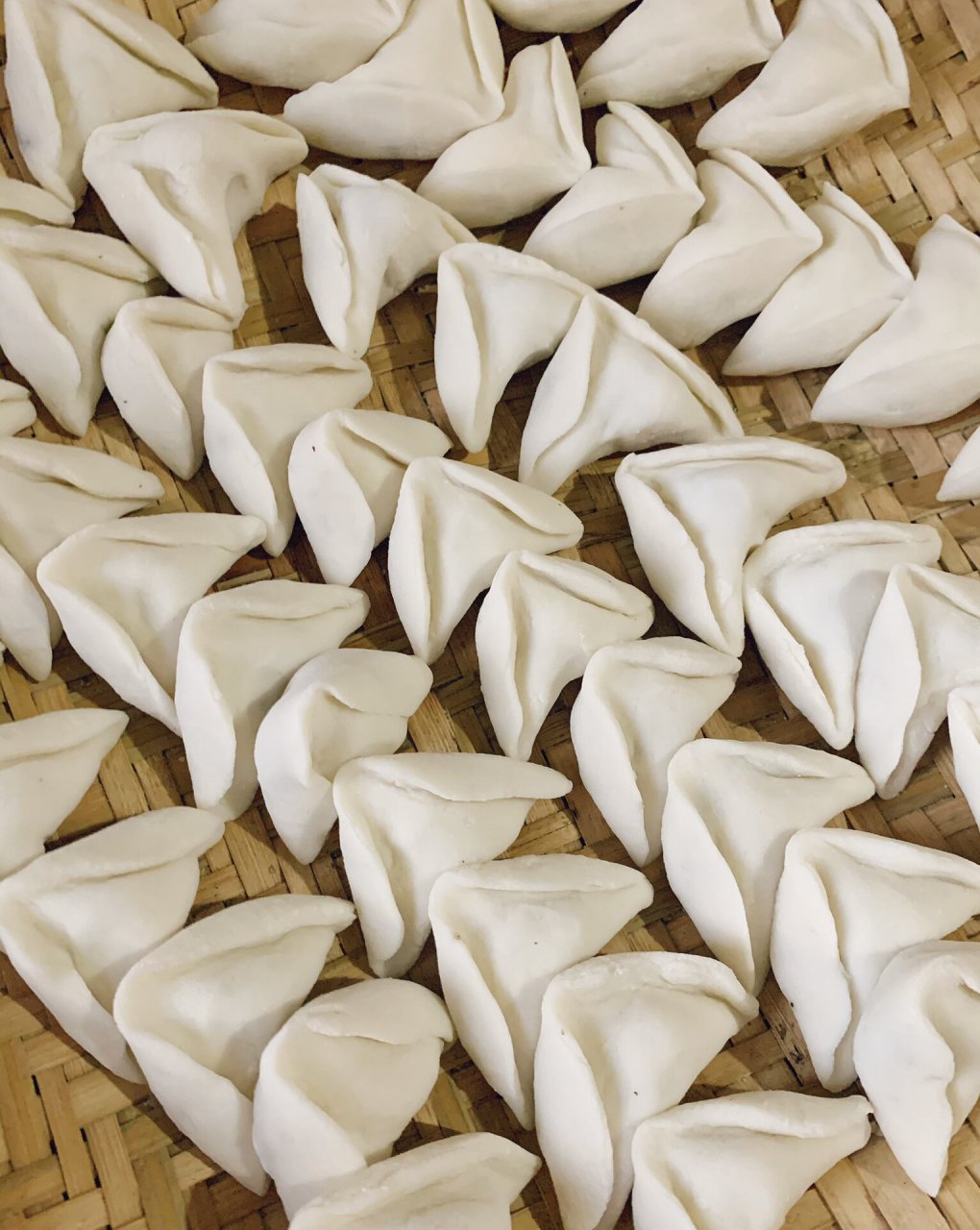 贵州汤粑 酥麻馅 应该有很多人没吃过吧 我记得小时候最讨厌吃了 现在