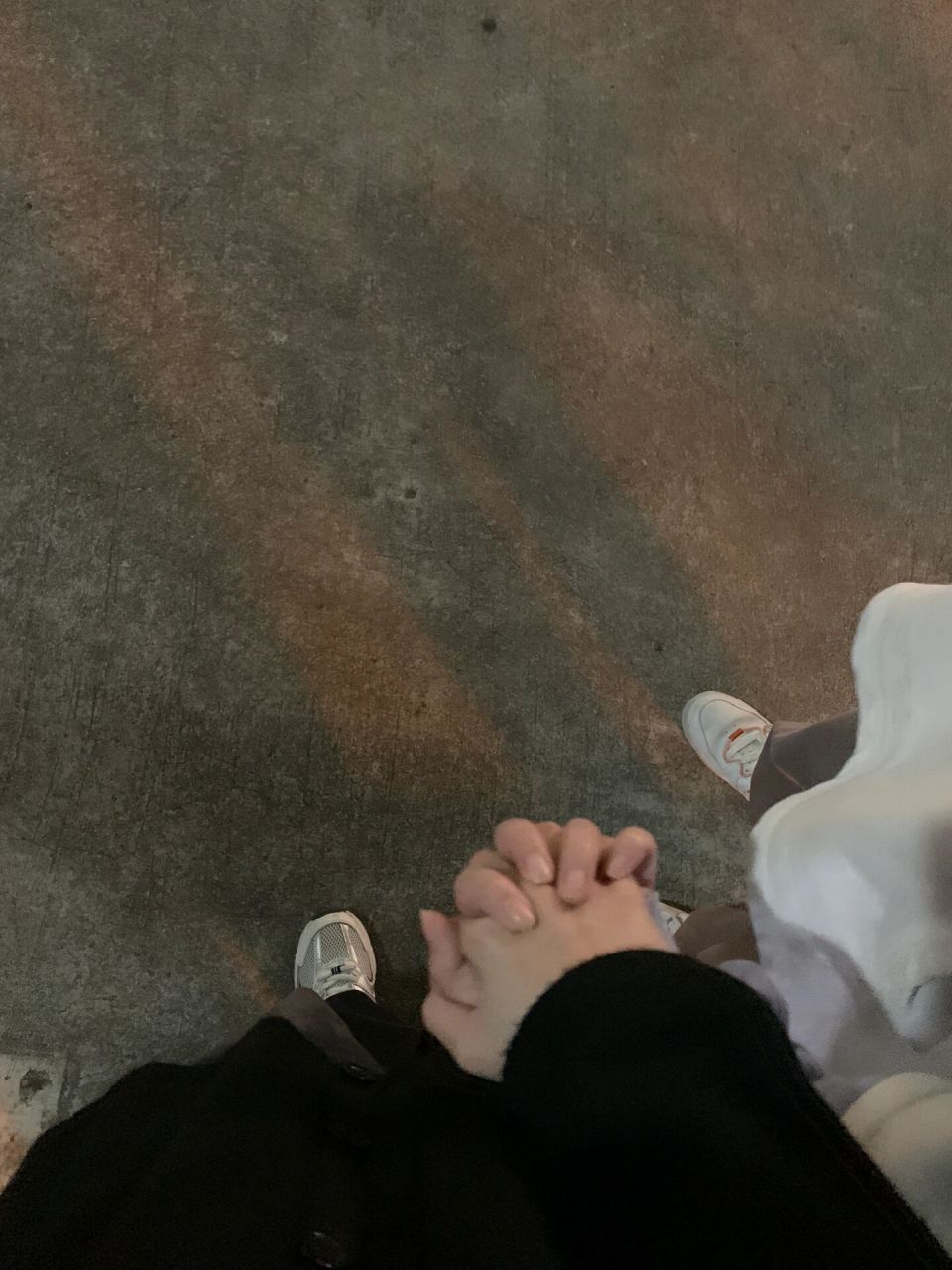 le|有个喜欢牵手的女朋友是什么感觉 喜欢牵手的那位是我 刚在一起的