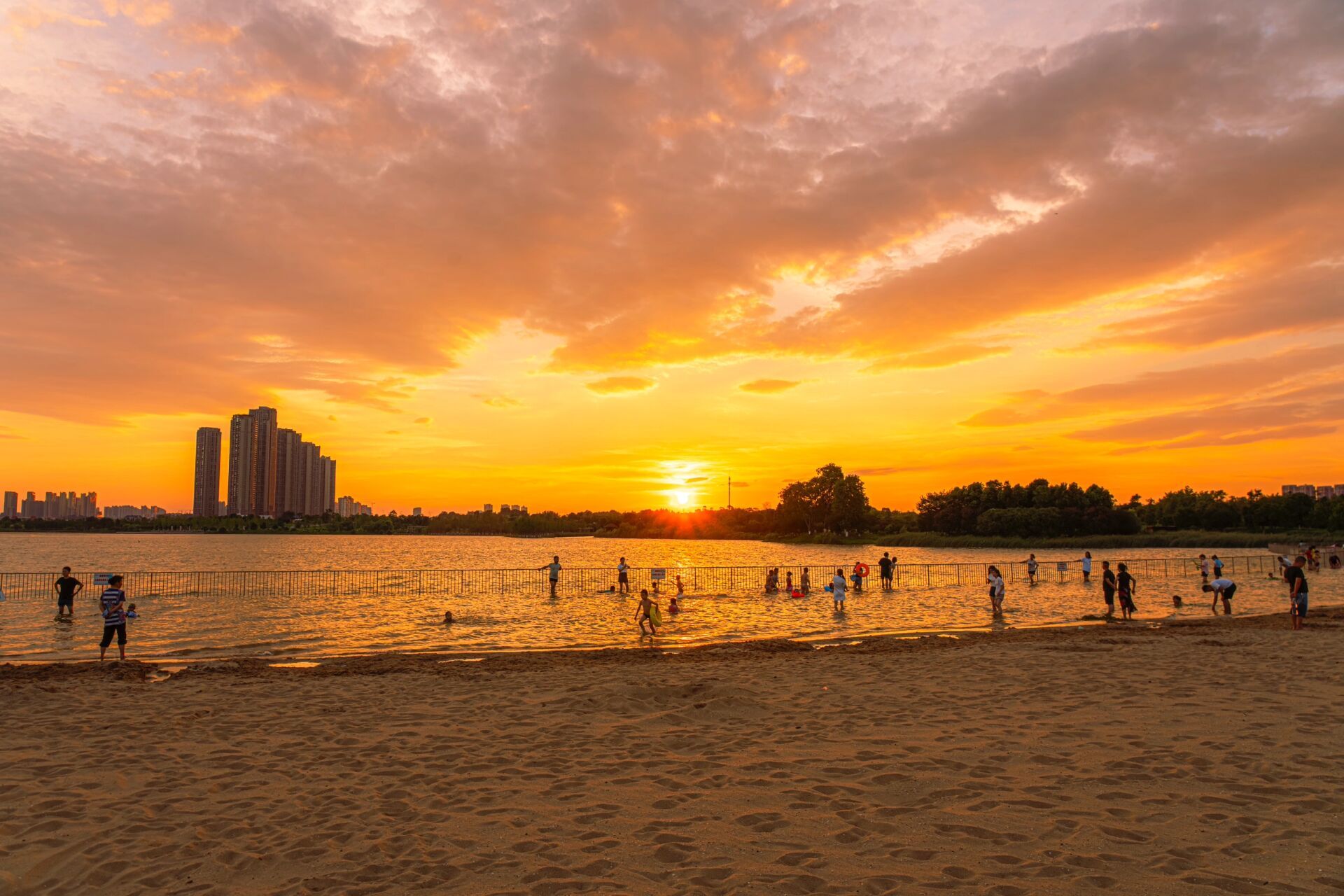 长沙松雅湖·绝美沙滩日落 如果赶不上凌晨五点多的日出, 那不妨来