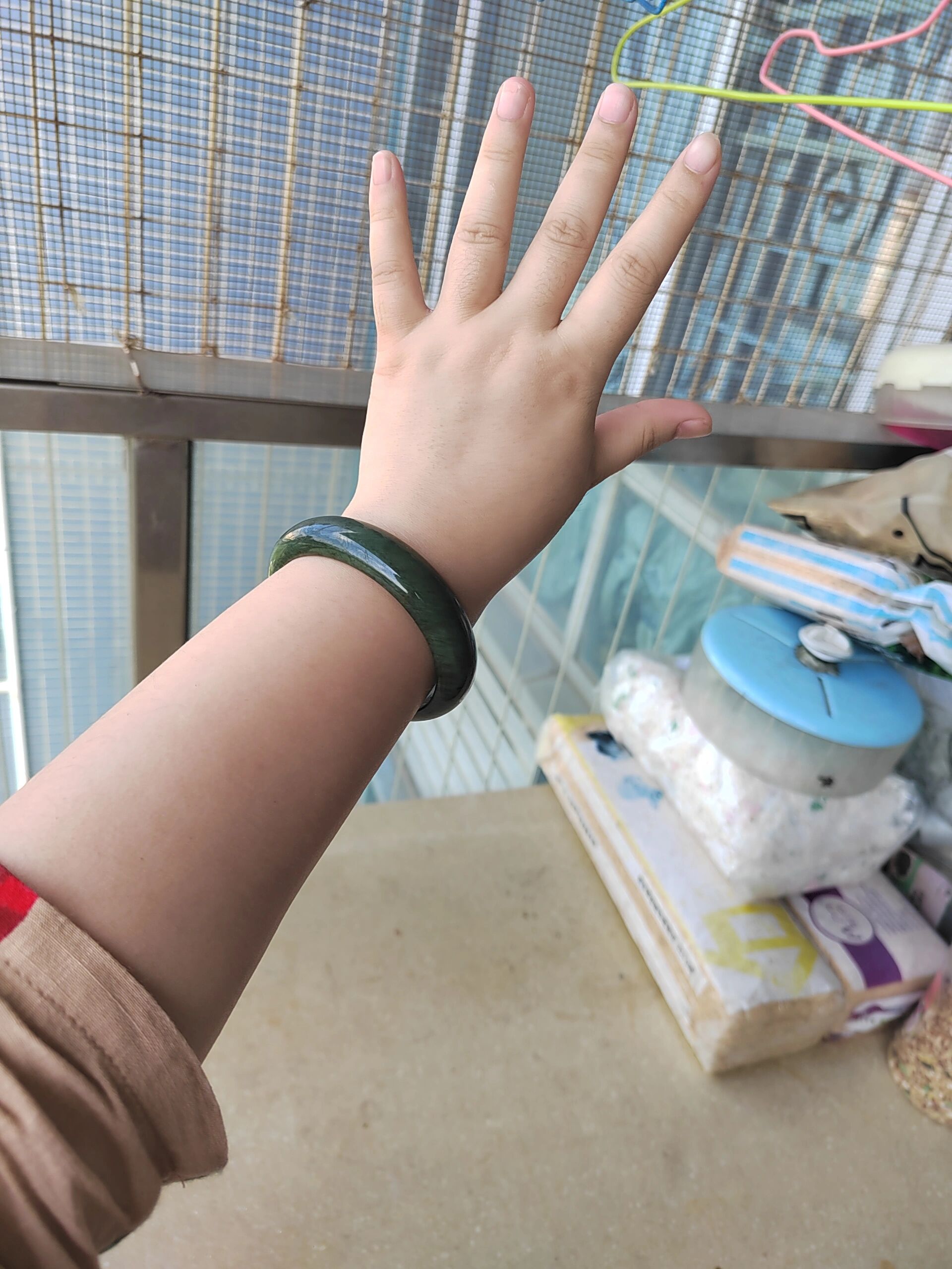 满油绿菠菜绿翡翠手镯58.5圈口无纹裂460元