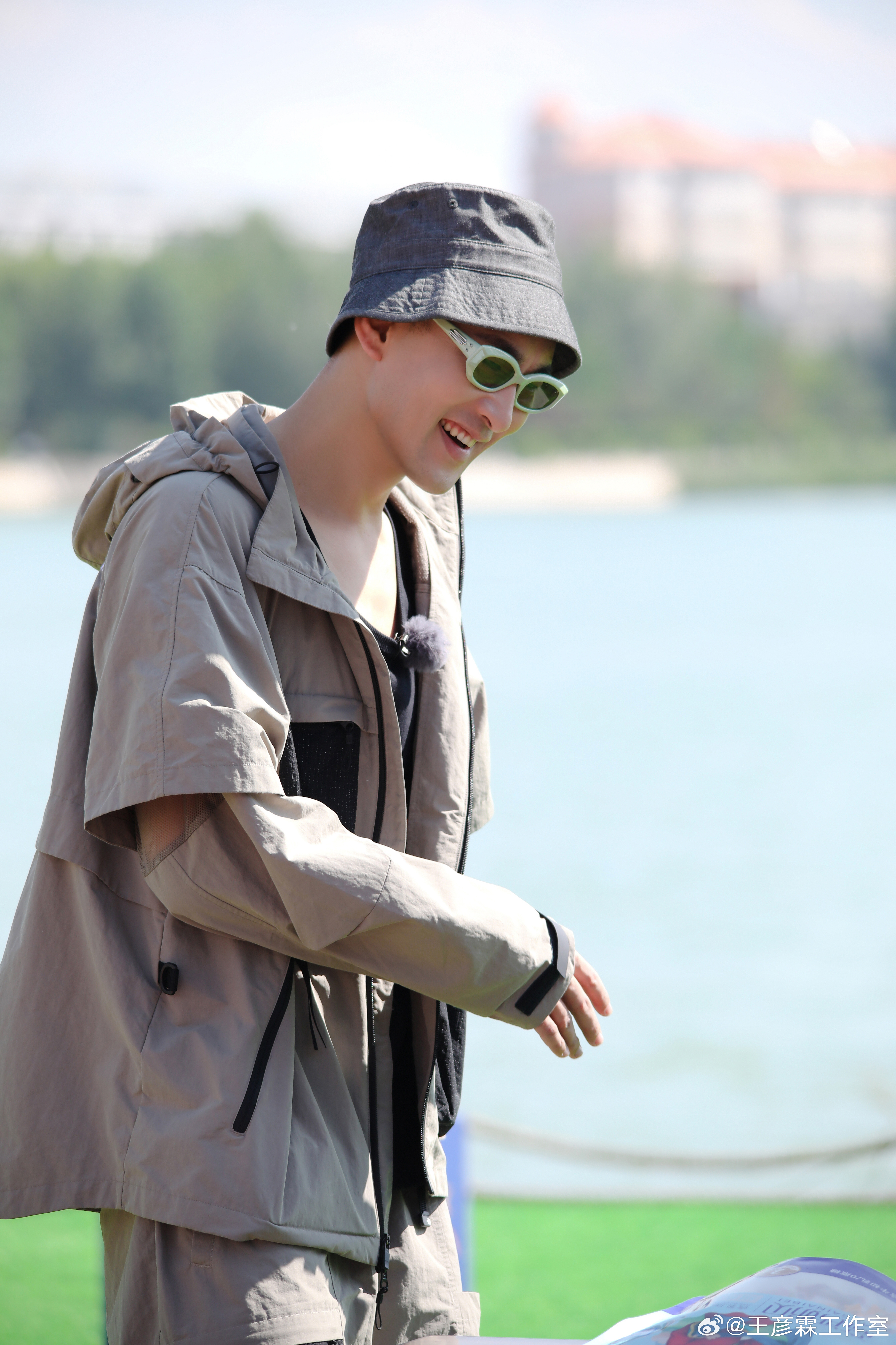 今天12:00 #是好朋友的周末# 王彦霖继续草原放"疯"!