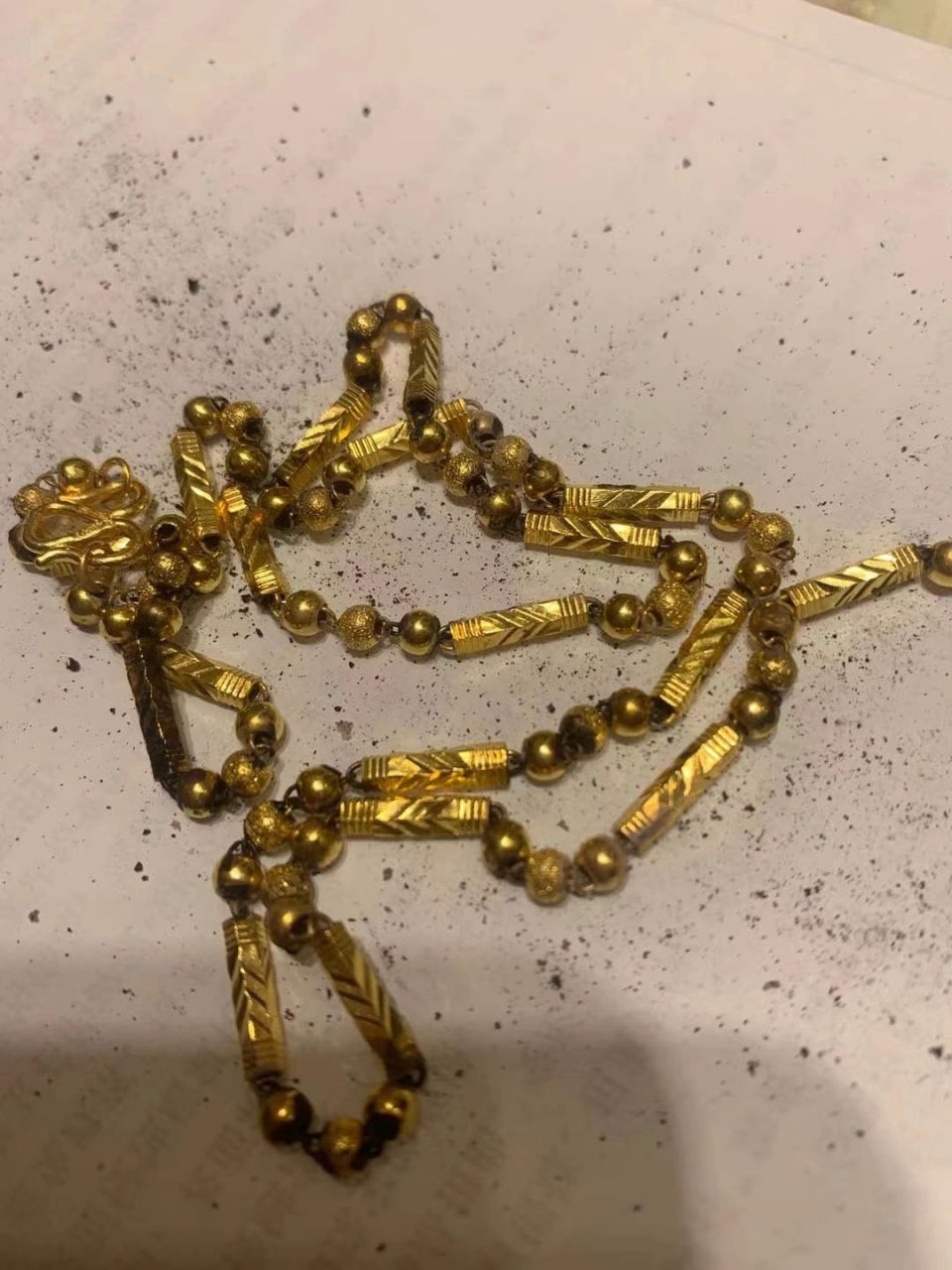 黄金用火烧会变黑正常吗?