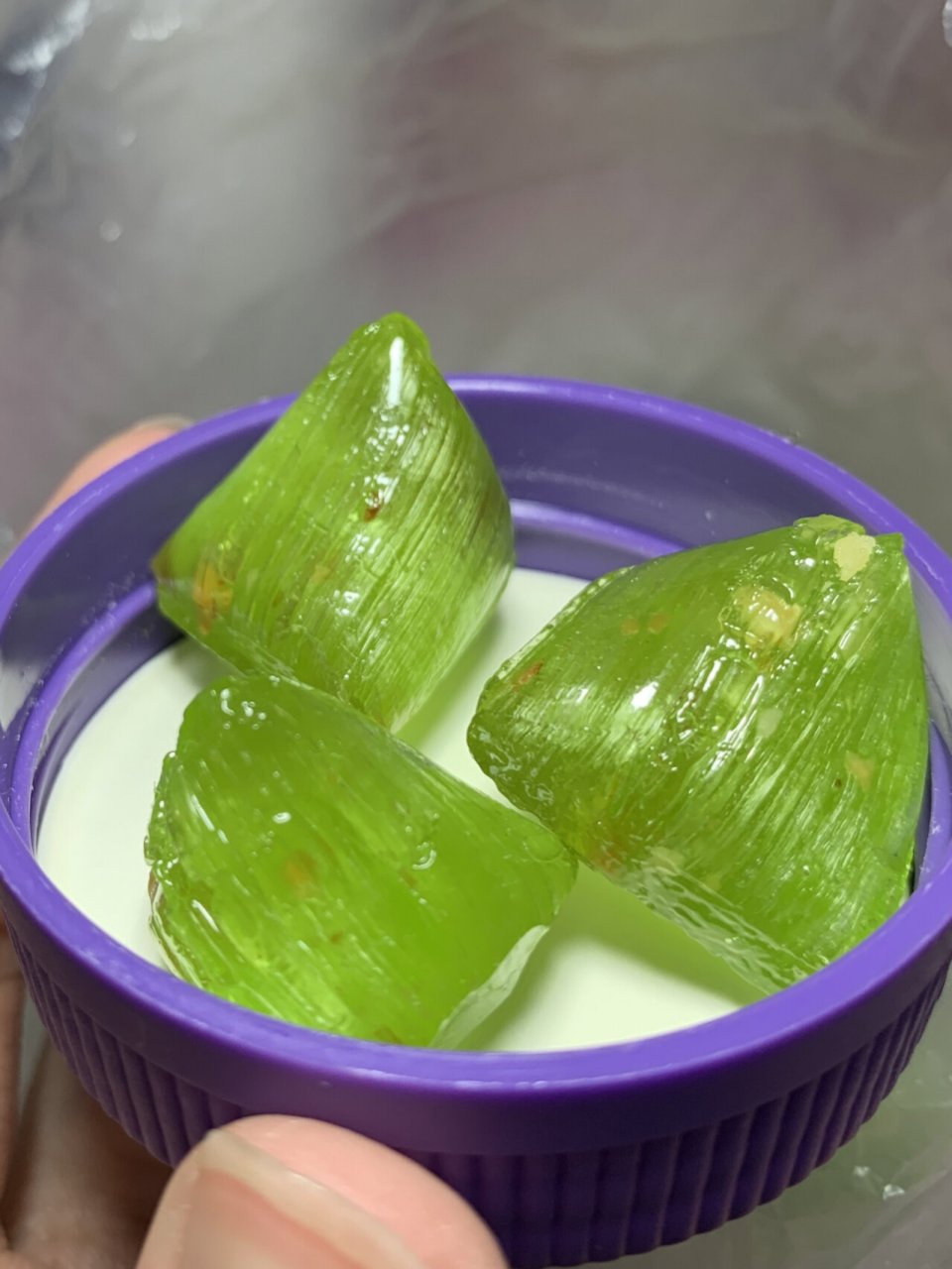 薄荷粽子糖! 这几天上课天天吃!迷上了! 甜甜的!还有一股薄荷味!