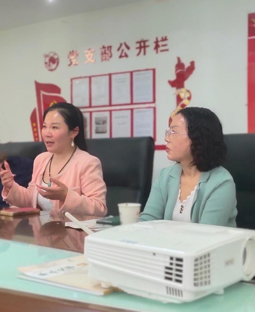 凤娃古寨董事长余红梅能干优秀,能量爆棚,执掌数家公司,每天还亲自