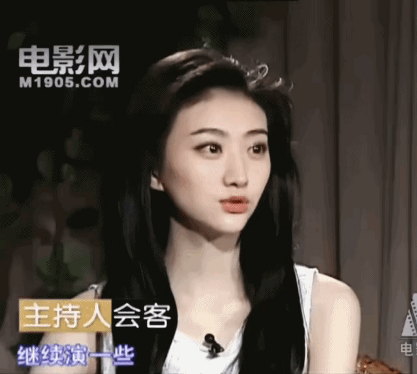 景甜早期接受采访的视频,状态和颜值与现在并无两差,一直都好美哦