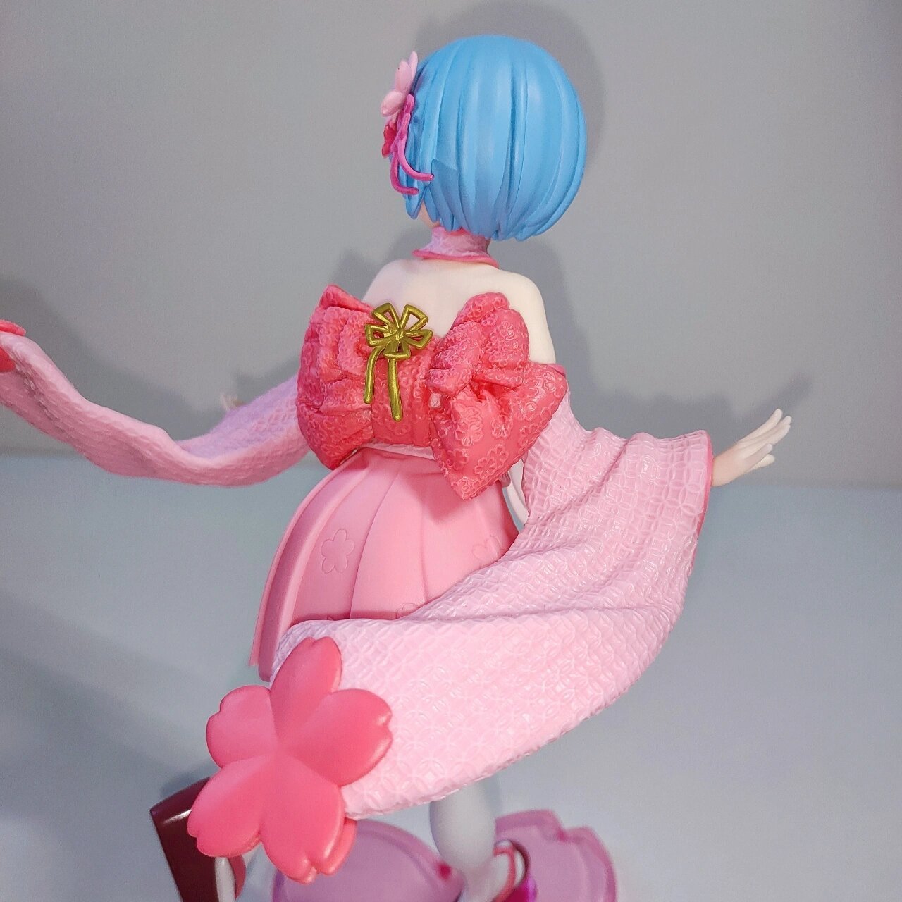 re:从零开始的异世界生活 蕾姆樱花手办 胳膊和腿是拼接的,腿有点活动