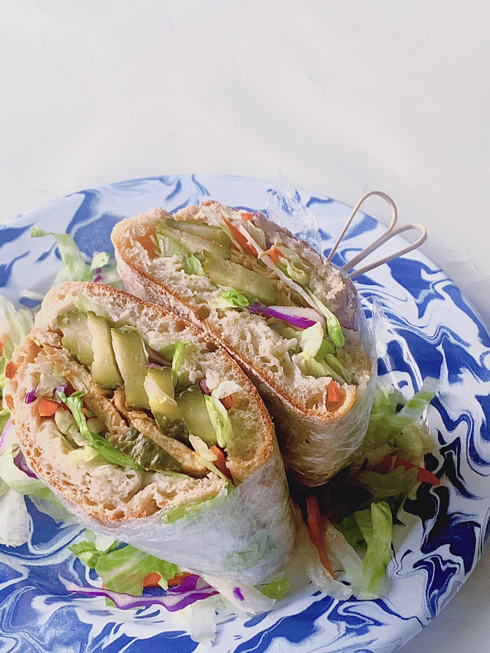 酸黄瓜煎鸡胸恰巴塔三明治|低卡蔬菜三明治 来一份低卡轻食三明治 饱