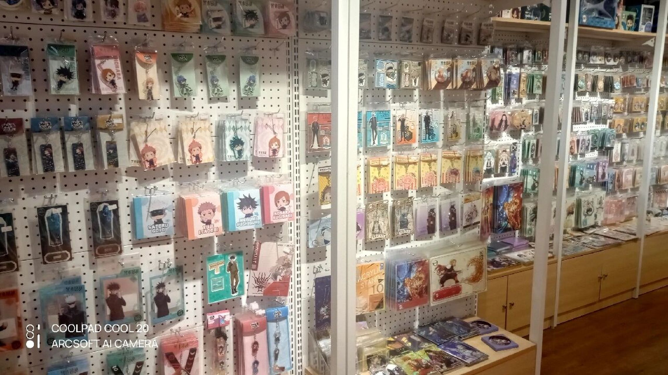 南京潮玩星球 南京新百b座3楼3号 谷子的种类还挺多的 第一次买谷子