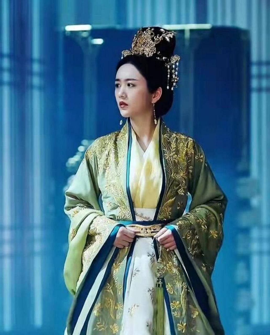 白发王妃昭芸服装盘点2