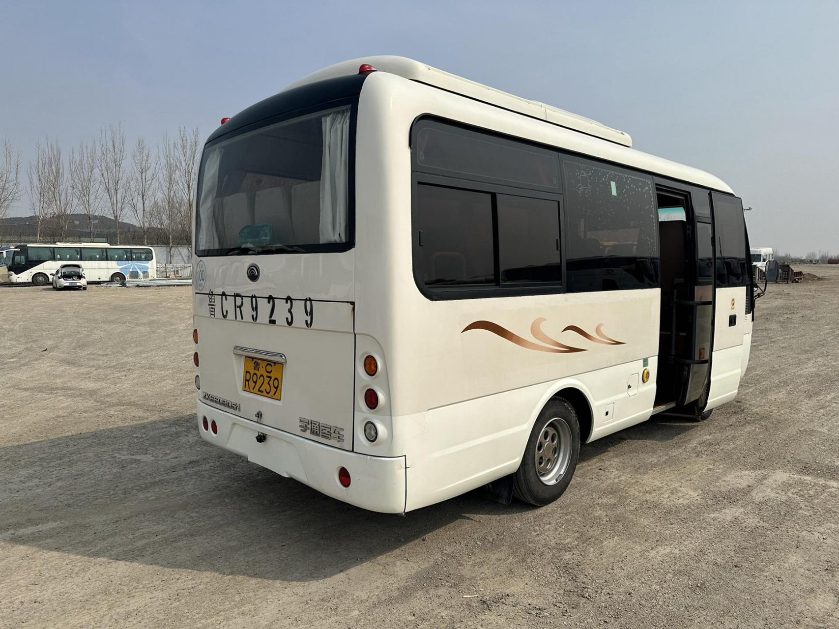 2017年宇通zk6609d6,中型19座非营运,玉柴国五排放,下沉式后背箱,外观