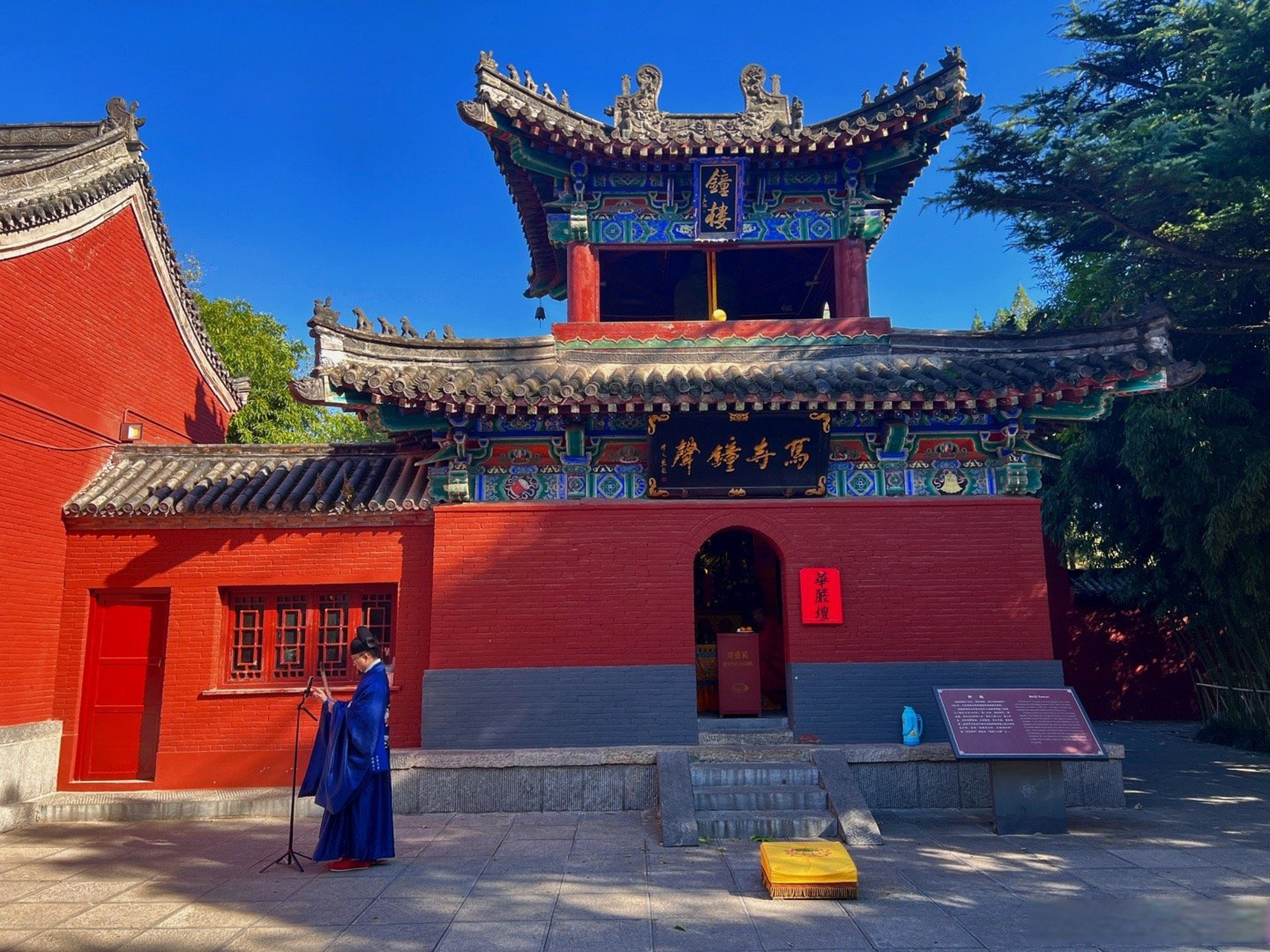 特别有佛缘的一天,赶上白马寺的法会几乎全程都能听到大和尚诵经,主