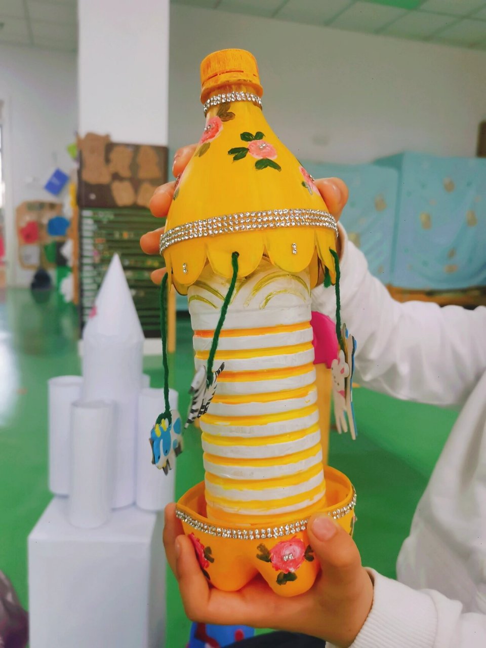 幼儿园手工  瓶子手工  瓶子小发明瓶子变身 瓶子变身 旋转木马98