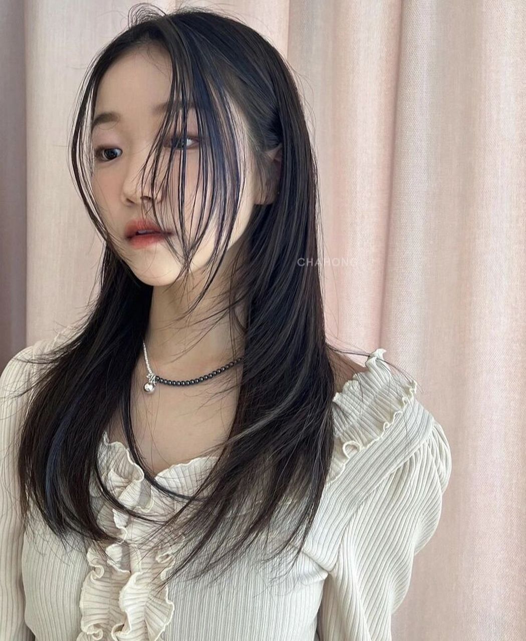 柔顺烫 头发做完柔顺烫后,可以使毛燥发,自然卷得以矫正,同时修护因烫