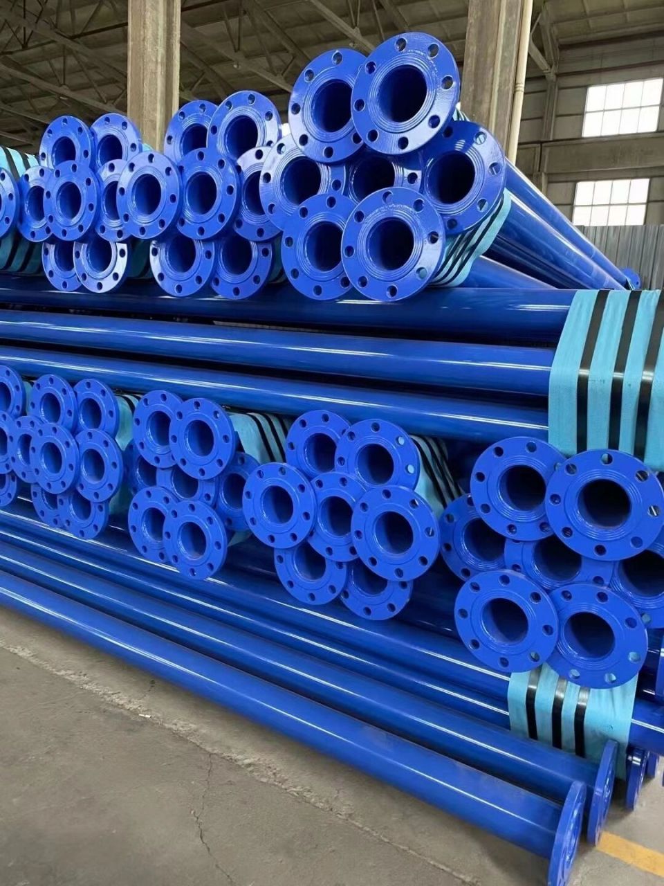 法兰焊接涂塑钢管采用优质原材料,先进的涂塑技术,管壁光滑,耐腐蚀