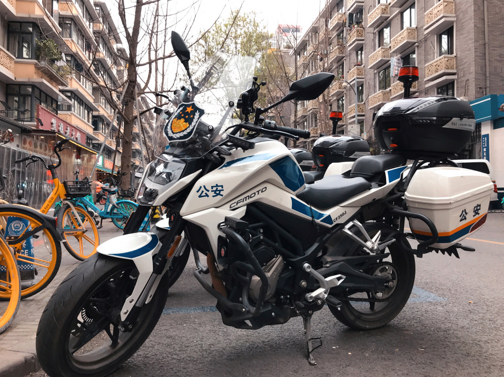 咦 这还是第一次在成都,看见春风250nk的警用摩托 #摩托车