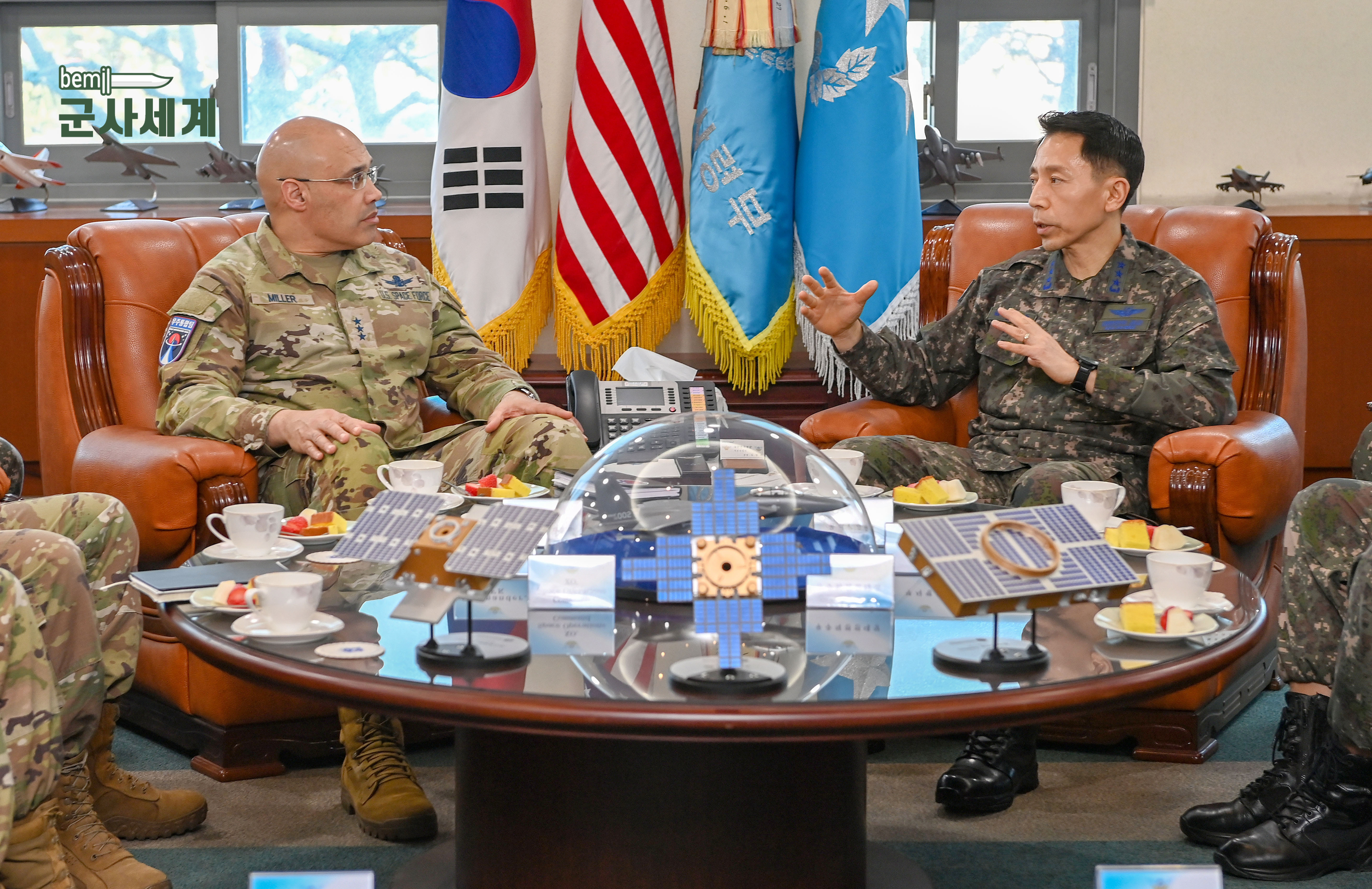 韩国乌山空军基地"航空航天作战中心"摆放的kf