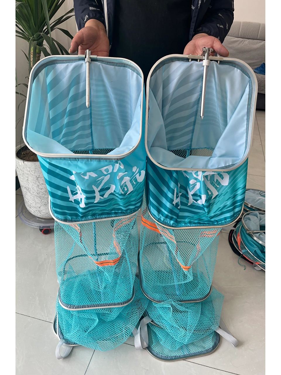 一款方便携带的鱼护 鱼护口径31x31,全长2米,网布是加厚涂胶,速干