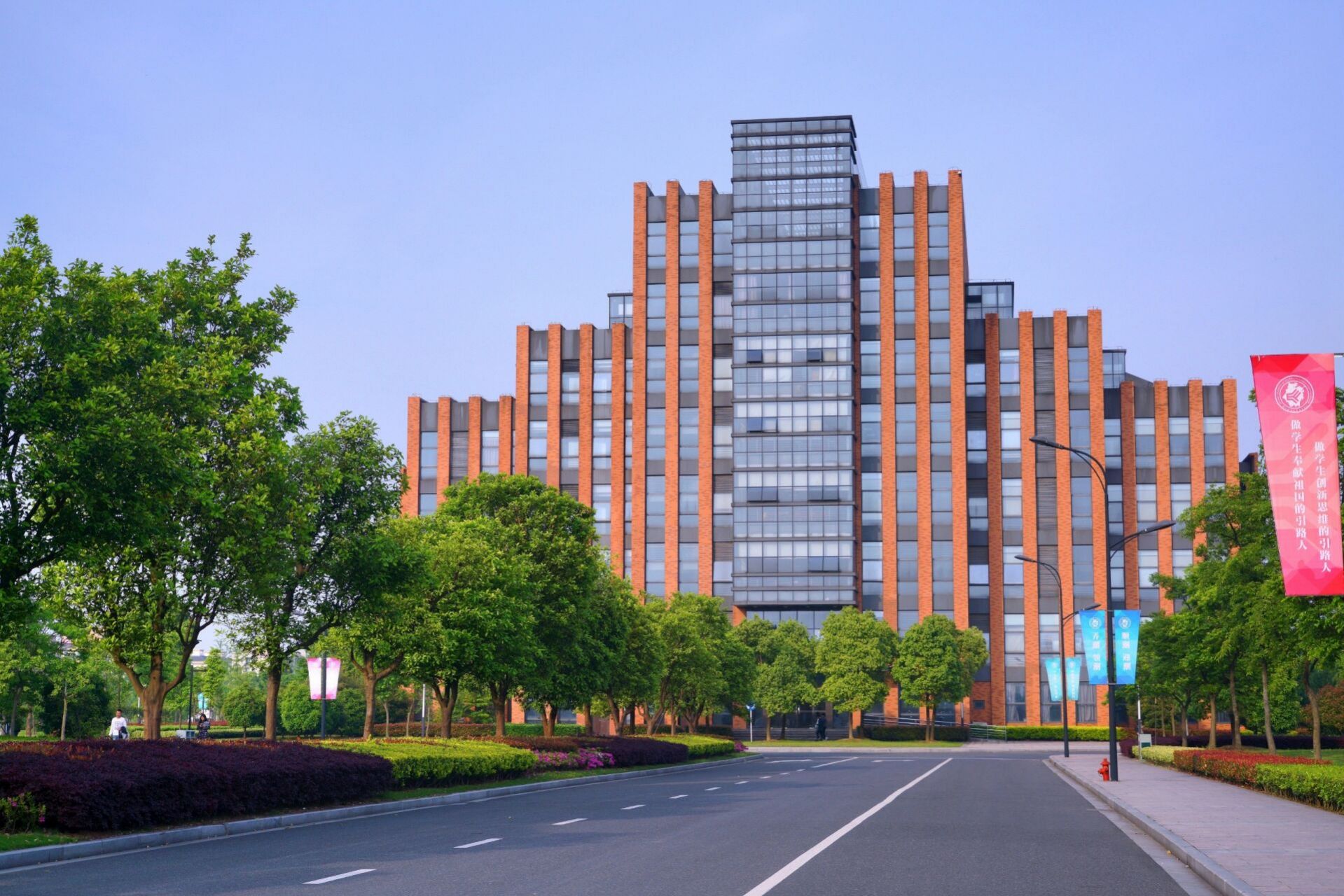 浙江省嘉兴市海宁市长安镇仰山路2号浙江财经大学东方学院邮编:314408